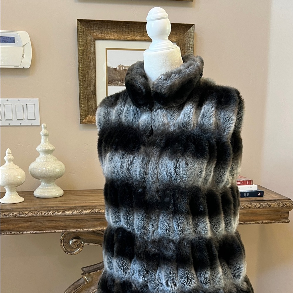 Jennifer Lopez Elegant Black and Gray Vest